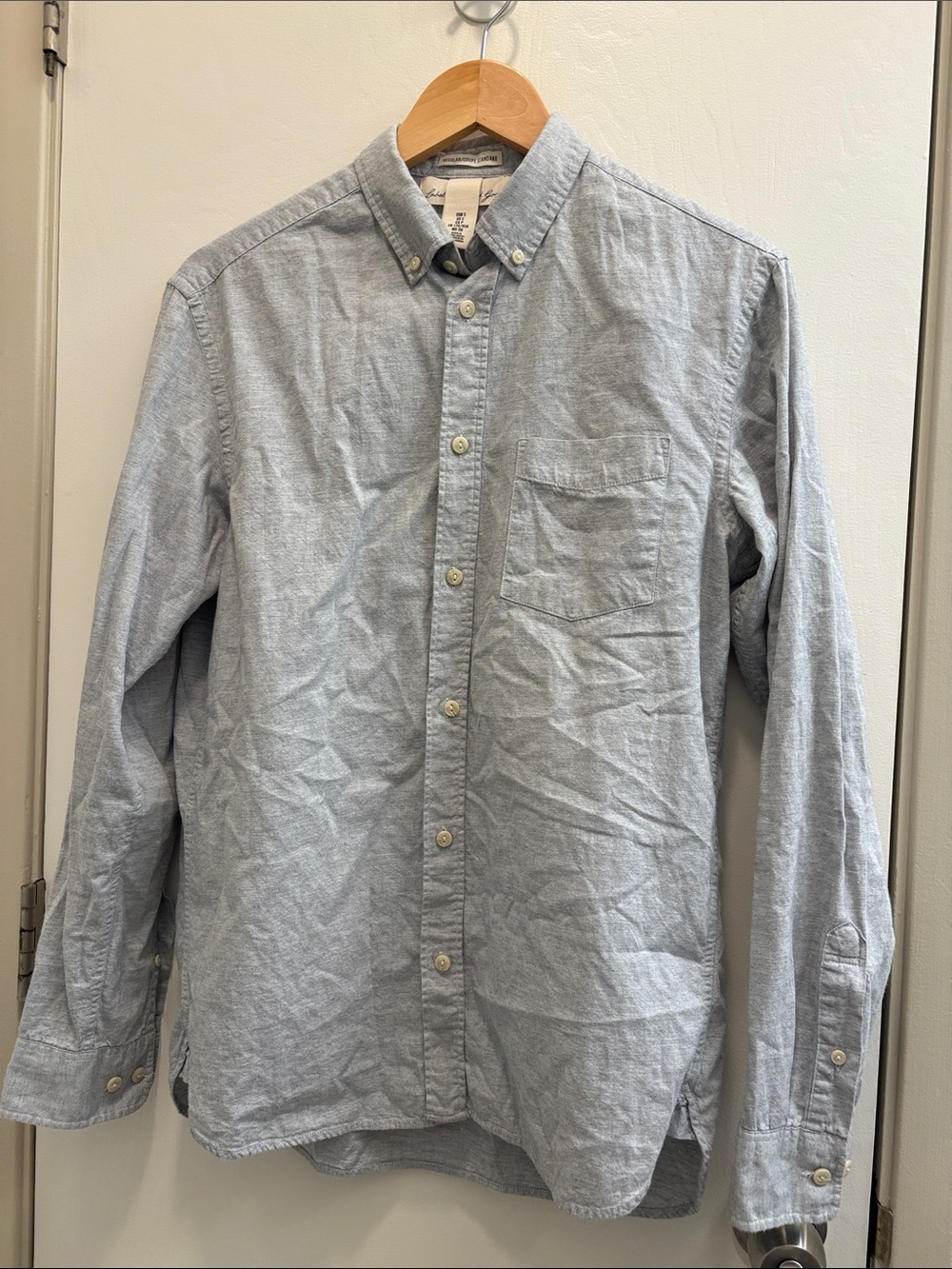 Heather Gray Cotton long sleeve button down shirt. Regular fit. Size Small. H&M